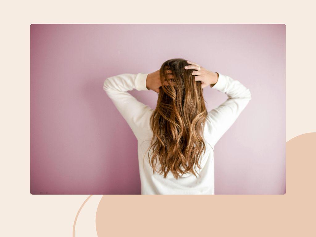 Wat kun je doen tegen pluizig haar? Tips & oorzaken